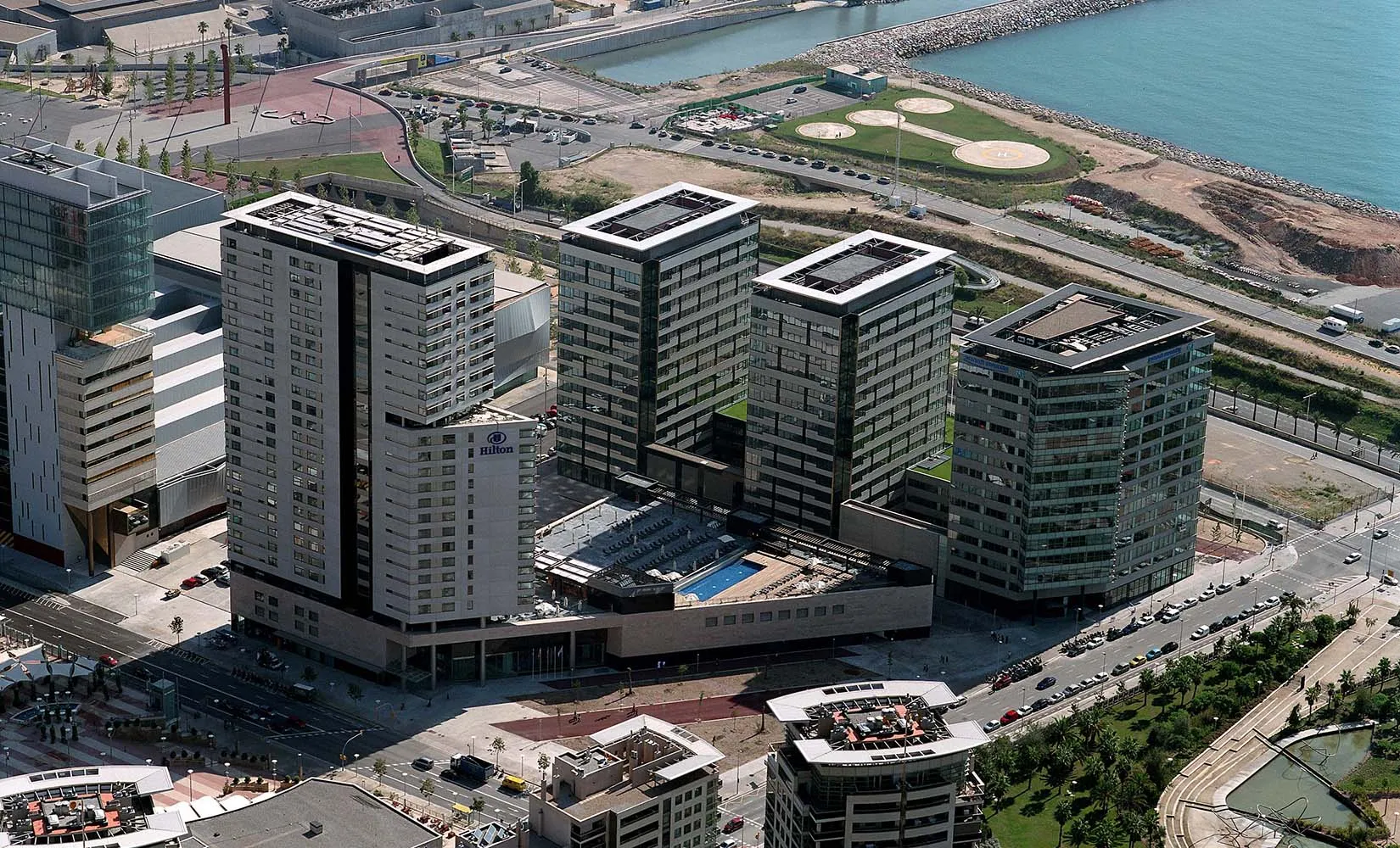 Complejo edificatorio Diagonal Mar. TDA Arquitectura y Urbanismo.