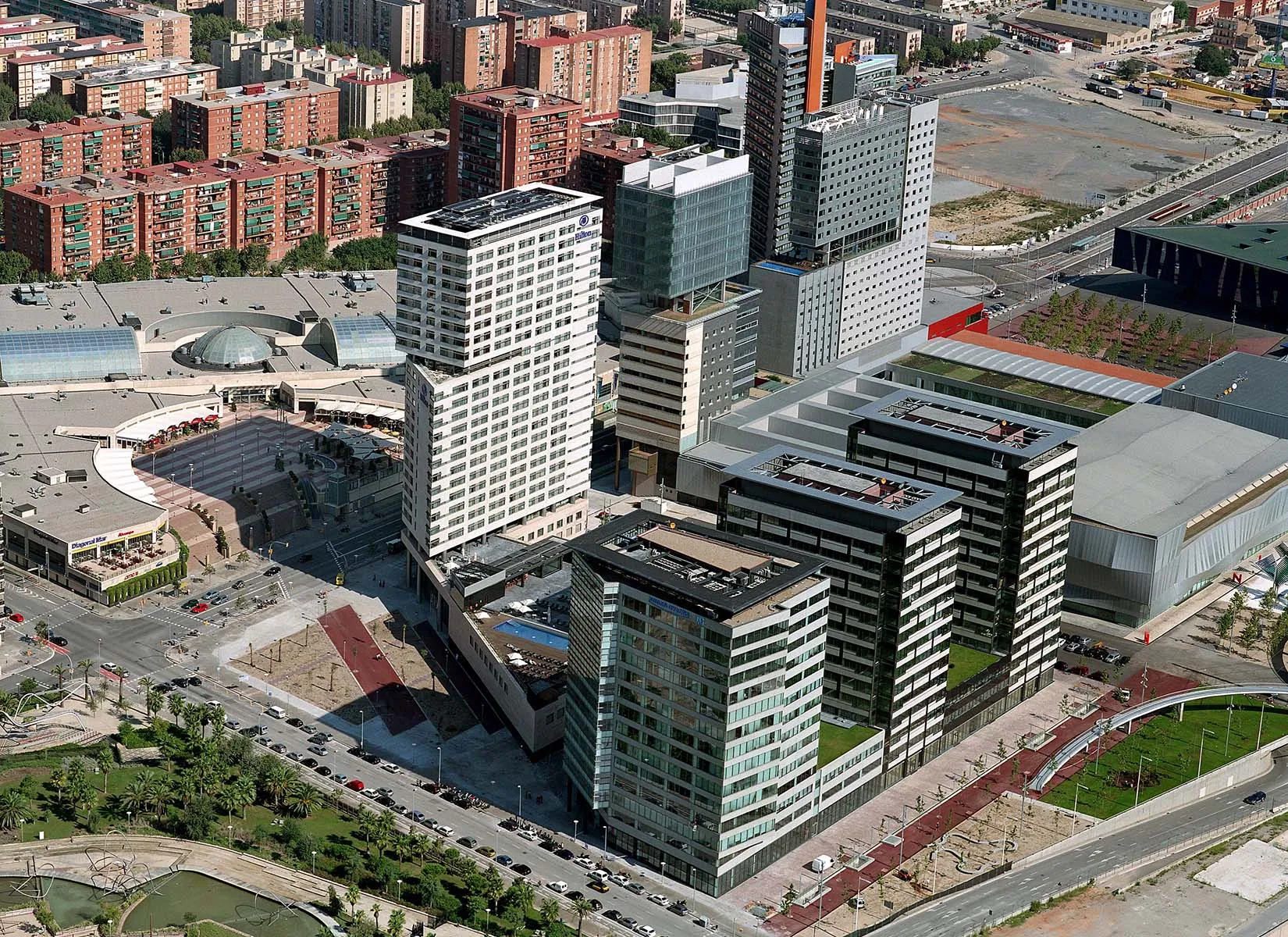 Complejo edificatorio Diagonal Mar. TDA Arquitectura y Urbanismo.