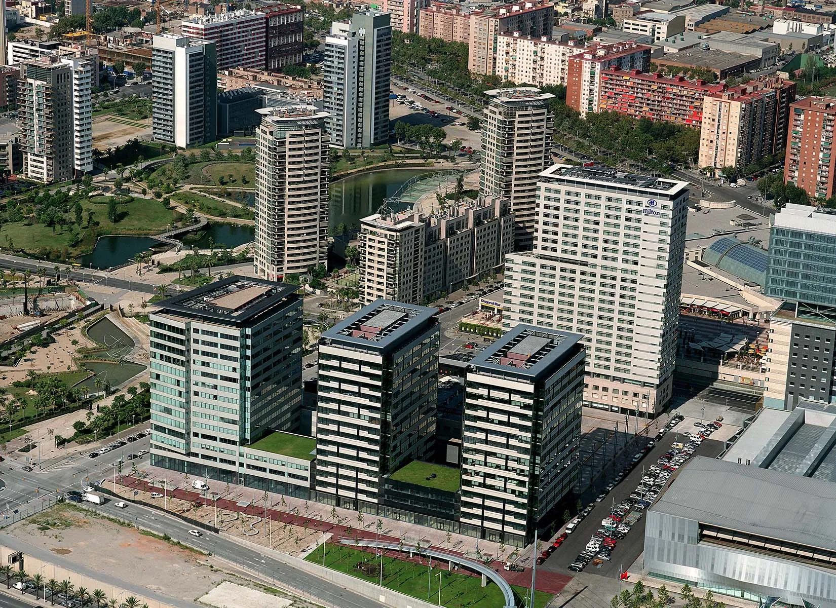 Complejo edificatorio Diagonal Mar. TDA Arquitectura y Urbanismo.