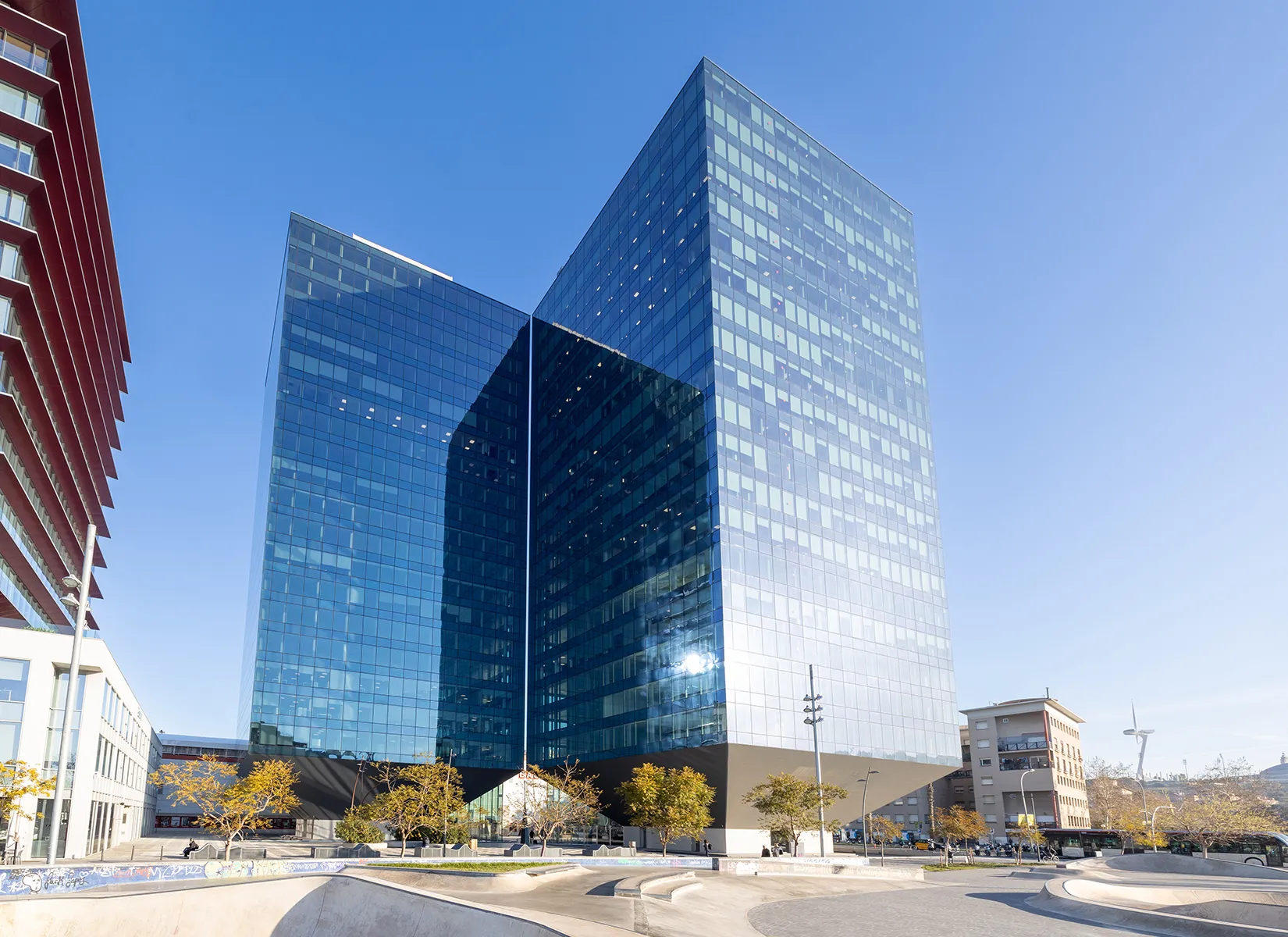 Porta Firal. complejo de oficinas. TDA Arquitectura y Urbanismo.