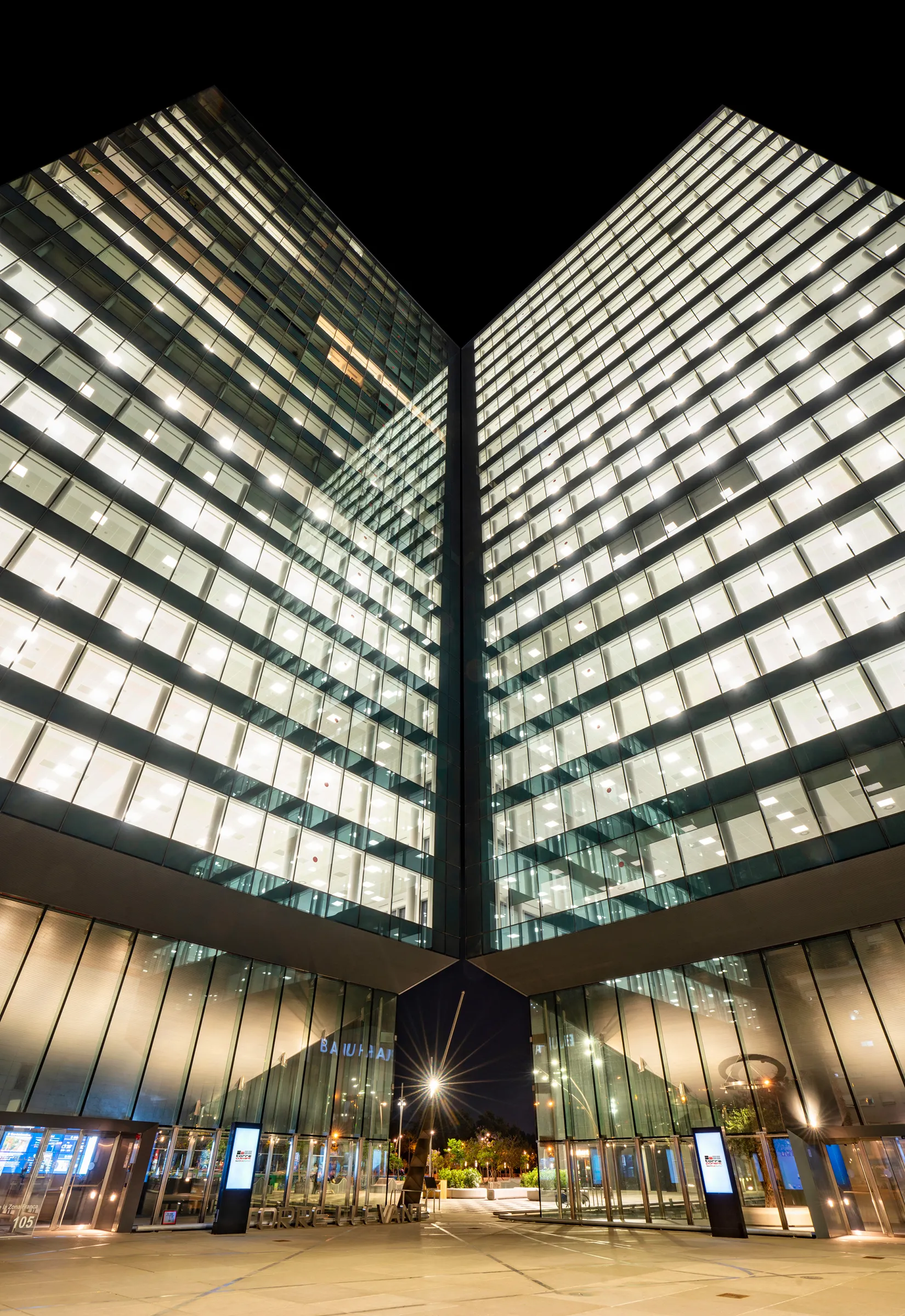 Porta Firal. complejo de oficinas. TDA Arquitectura y Urbanismo.