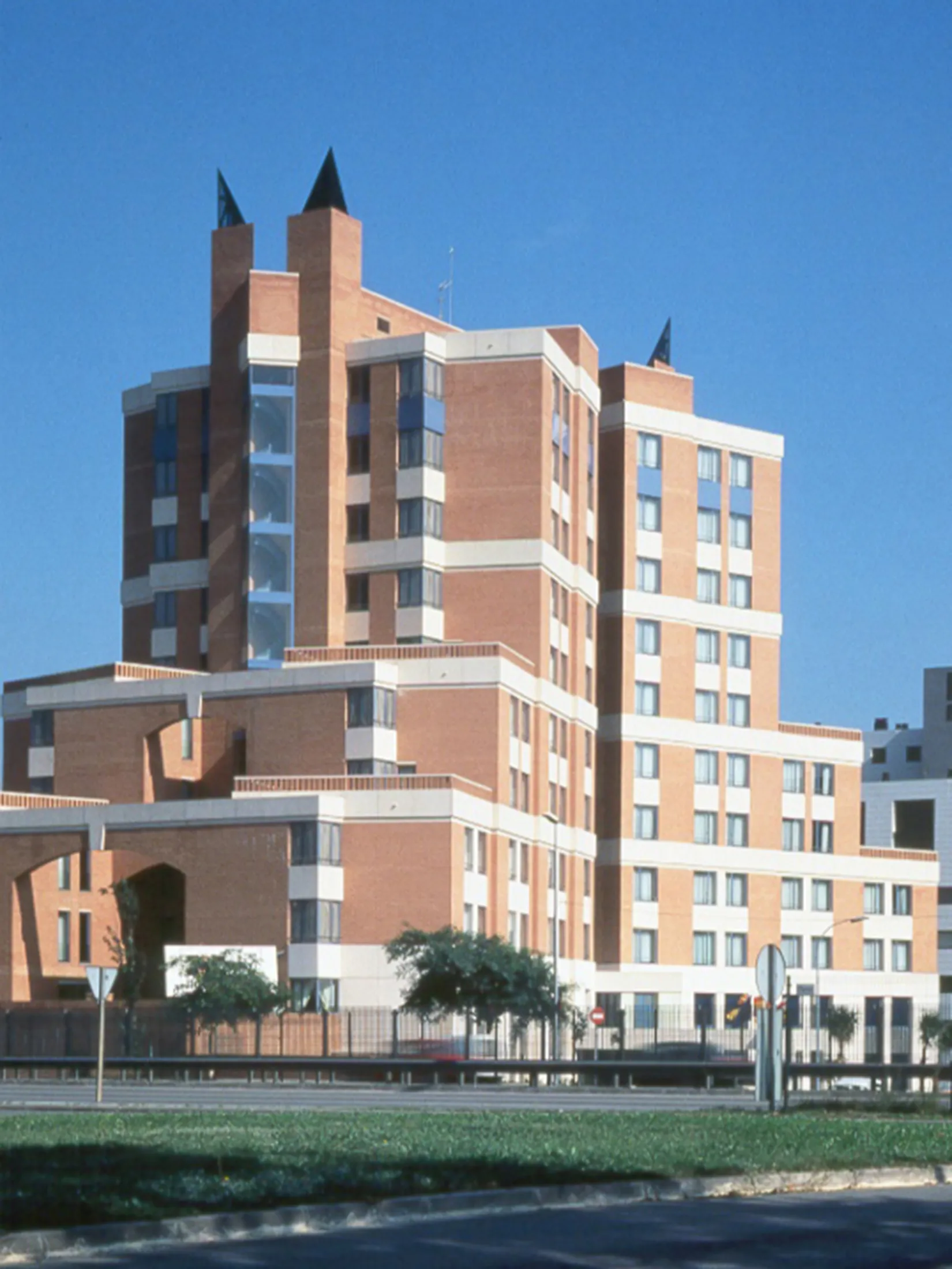 Hotel Alimara y Escuela de Turismo y Hostelería CETT